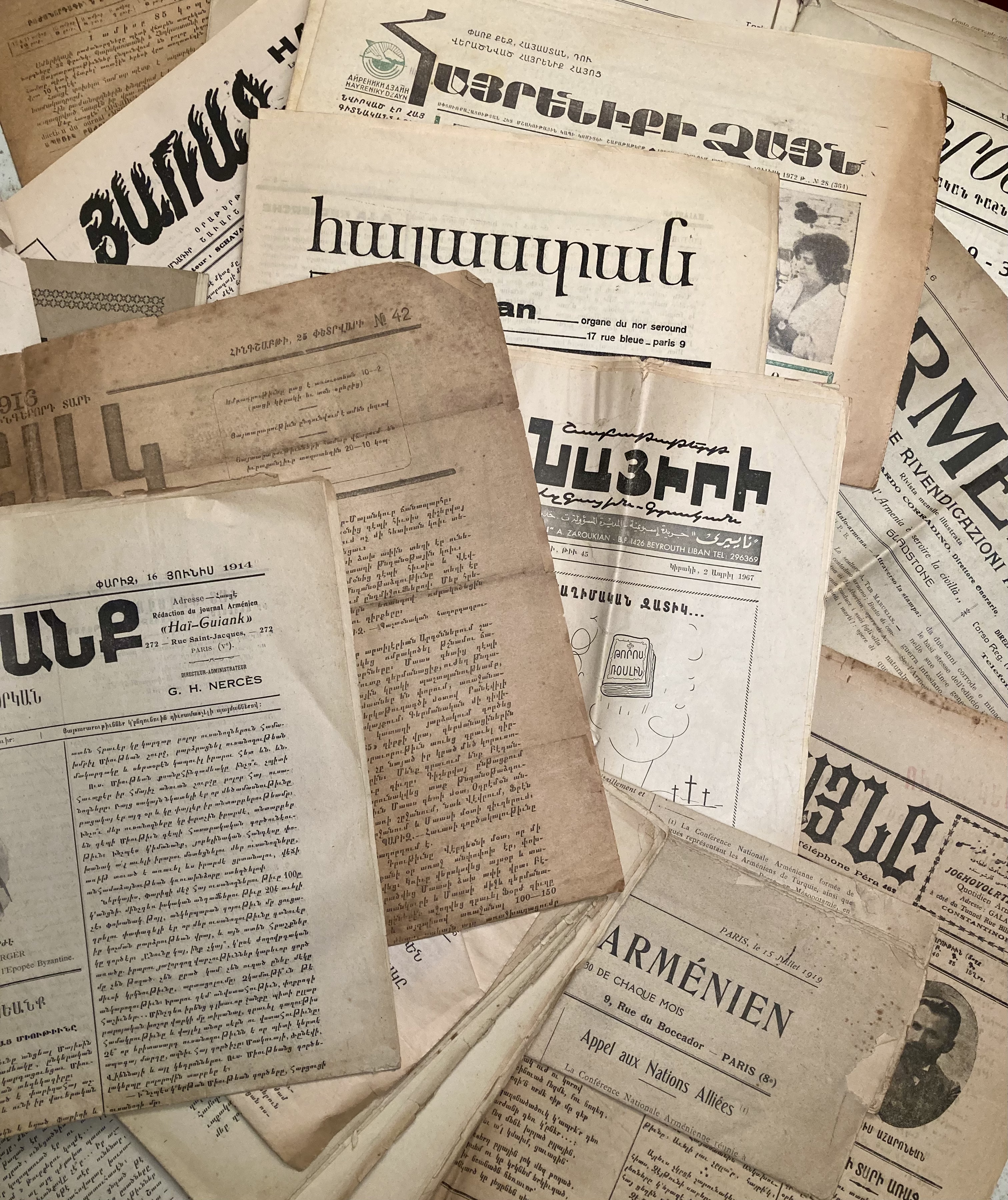 Différents journaux arméniens